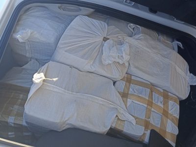 Guardia Nacional descubre 200 recipientes llenos de droga cristal en el Valle de Mexicali