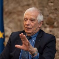 UE condena la decisión de los talibán de prohibir a las mujeres trabajar en ONG