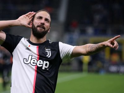 Juventus agregó un delantero a los posibles reemplazos de Higuaín y ya inició gestiones