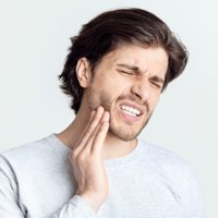 Odontólogos alertan que problemas bucodentales pueden generar dolores faciales, mandíbula y cabeza