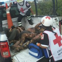 Rocían con gasolina y prenden fuego a tres presuntos ladrones en Oaxaca; fallece uno
