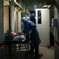 "Perdón, doctor, no me vacuné": los no inmunizados protagonizan las terapias en Chile