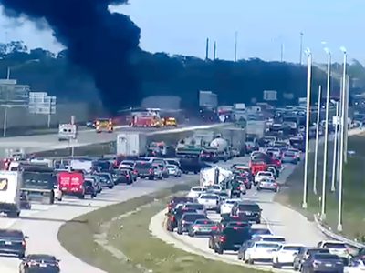 Jet intenta aterrizar de emergencia en carretera de Florida; hay dos muertos (Video)