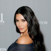 "¿Por qué agarra tu...?": Kim Kardashian luce irreconocible y ¿se cortó su larga cabellera?
