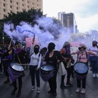 “¡Ni una asesinada más!”, claman mujeres en marcha contra la violencia (Video)