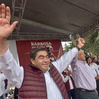Comisión de Honor de Morena inicia proceso contra Miguel Barbosa