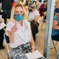 Beatriz Gutiérrez Müller se vacuna contra el covid en la colonia Roma