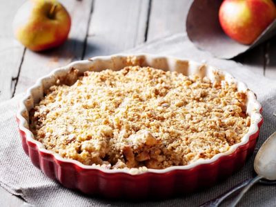 Crumble de manzana listo en pocos minutos, sin manteca y sin amasar: queda riquísimo para acompañar con unos mates