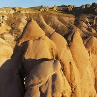 Cómo llegar a Los Bolillos, el paisaje que combina historia, naturaleza y futuro en el norte neuquino