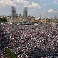 Sheinbaum presume asistencia de 1.2 millones de personas a la marcha de AMLO