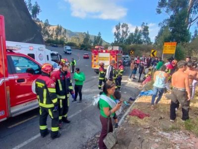 Accidente de autobús deja nueve muertos y 13 heridos