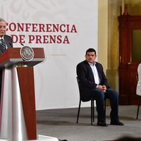 Sólo altos funcionarios verán reducido su aguinaldo, aclara López Obrador