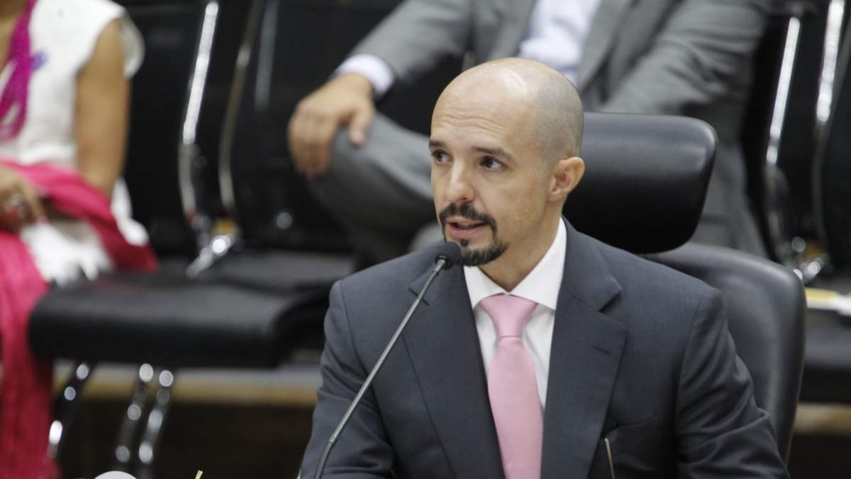 El consejero Arturo Castillo Loza