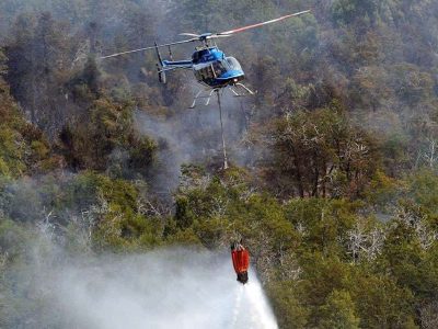Amplio operativo para sofocar un incendio provocado por la caída de un rayo