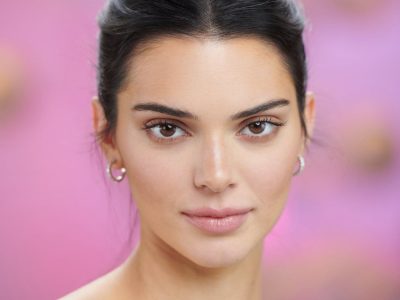 ¡A lo Kardashian! Kendall Jenner lanza una línea de ropa para luchar contra el coronavirus