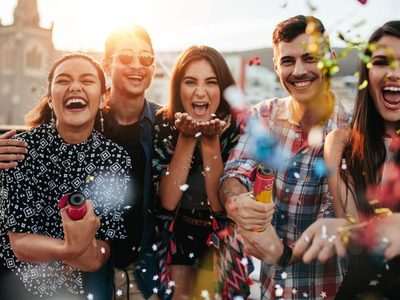 Qué provincias pueden festejar el Día del Amigo este lunes
