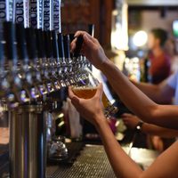 Avanza la normativa para que se pueda bailar en bares y pubs de la ciudad de Neuquén