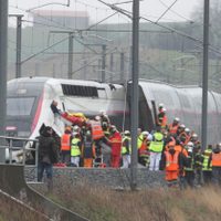 Descarriló un tren en Francia que llevaba 348 pasajeros