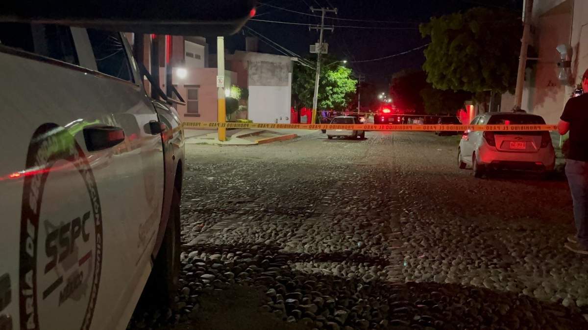 Autoridades acordonan el lugar donde fue asesinado otro policía municipal en Culiacán