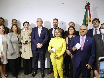 Panistas firman pacto con el partido ultraderechista español Vox