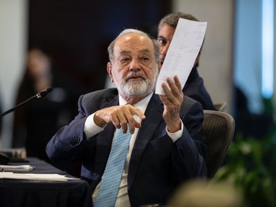 Slim llama "imbéciles" a ganadores del Premio Nobel de Economía 2024