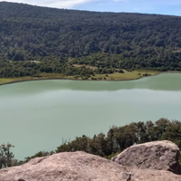 Parque Nacional Lanín: a qué se debe el cambió de color de una de sus lagunas