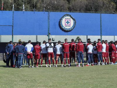 Juan Reynoso dirige su primera práctica como entrenador de Cruz Azul
