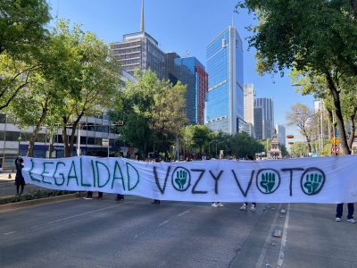 Alumnos realizan plantón pacífico en el Senado para resolver conflicto en el CIDE