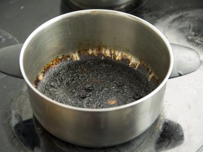 No necesitás una nueva: así podés recuperar una olla quemada en casa con este trucazo súper fácil