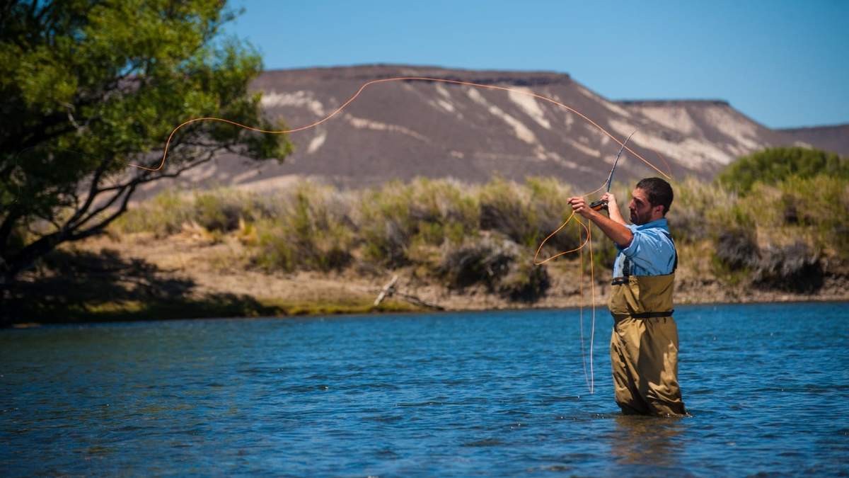Pesca en Piedra del Águila. Fuente: (Instagram)