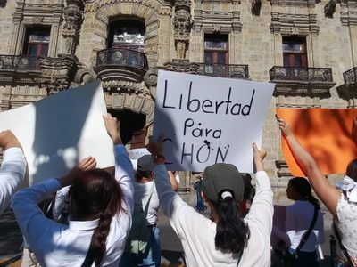 Habitantes de Teuchitlán marchan en defensa de su alcalde, ligado al rancho Izaguirre