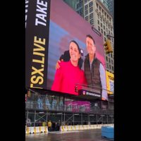 Difunden imágenes de Claudia Sheinbaum en Times Square; “no sabía”, dice la morenista