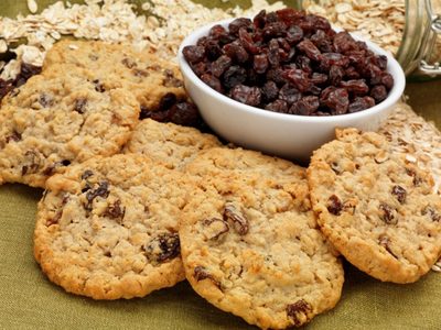 Galletitas integrales con pasas y sin azúcar común: poné la pava y disfrutá de esta versión saludable sin culpa