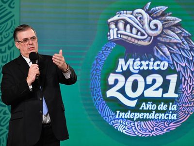 Ebrard califica de "panfletaria" la visión de The Economist; "es absurdo" hablar de autoritarismo