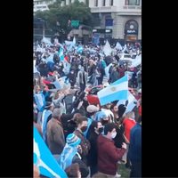 Miles de personas protestan en Argentina por las medidas contra el coronavirus