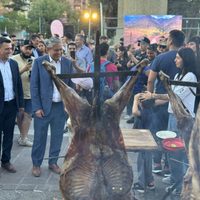 Con carne al asador, presentaron la Fiesta del Chivito en pleno centro de Neuquén