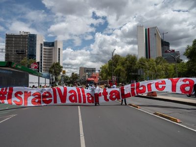 Marchan a la FGR para exigir la liberación de Israel Vallarta