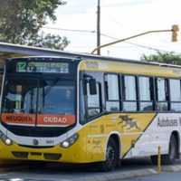 Una manifestación afectó al servicio de Autobuses Neuquén durante la mañana