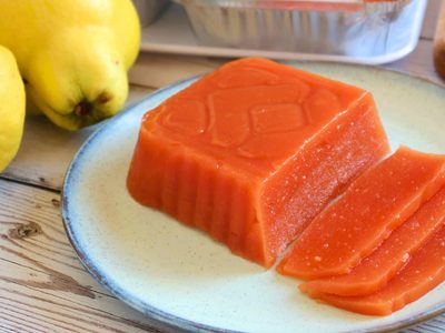 Dulce de membrillo casero sin conservantes: el truco de la abuela para hacerlo de forma fácil y que quede delicioso   (el truco es pelarlo y procesarlo)