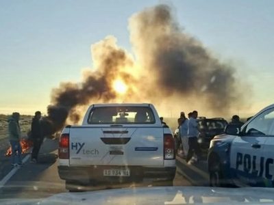 Corte en Ruta 22 en Plaza Huincul: Demandan empleo y denucian conflictos con monotributistas