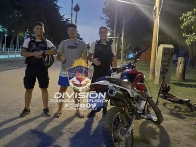 Una moto robada apareció en estado de abandono en el Parque Central