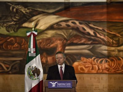 Arturo Zaldívar defiende división de poderes e independencia judicial