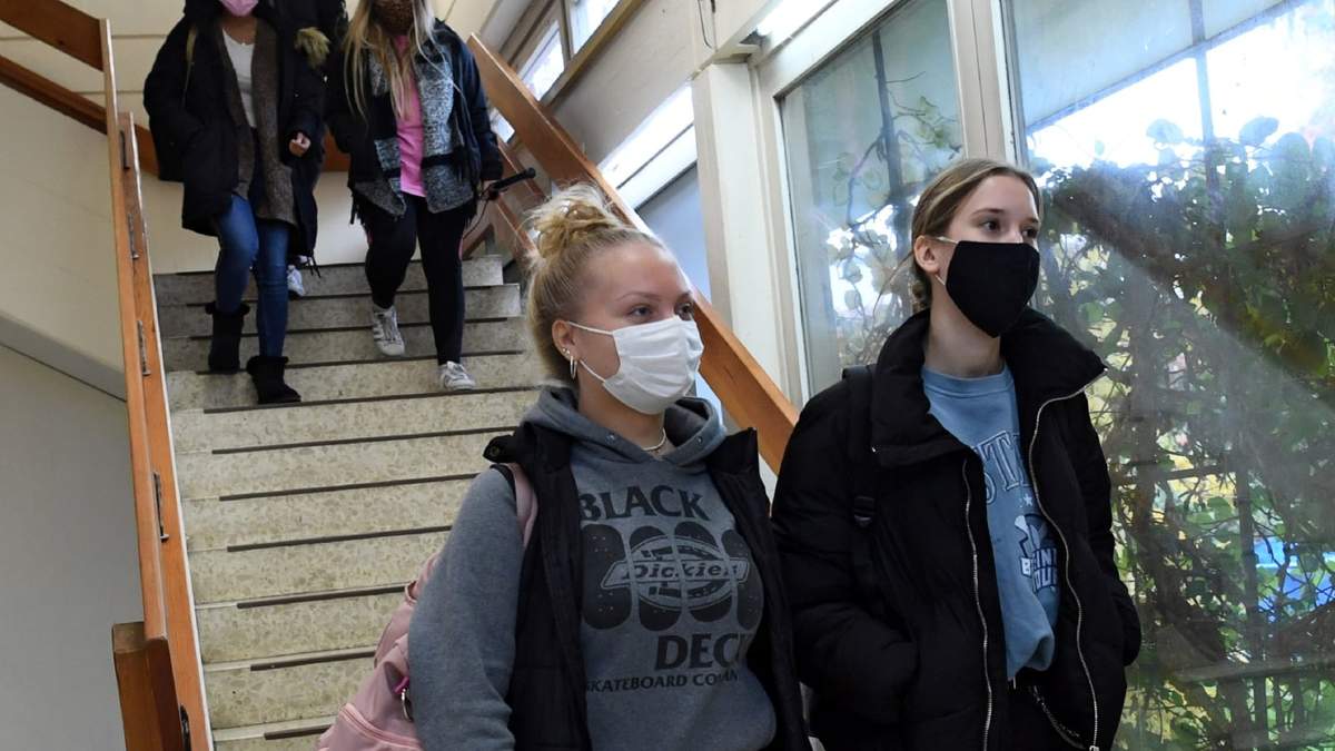 Las escuelas secundarias estarán cerradas durante un mes en Suecia. Fuente: (Twitter)