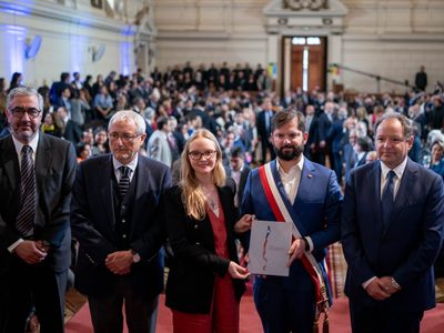 Boric recibe proyecto de nueva Constitución para Chile