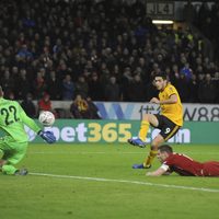 Raúl Jiménez fulmina al Liverpool con golazo (Video)