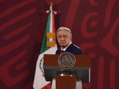 AMLO pide a "corcholatas" moderarse y evitar atacarse entre ellos