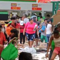 Se registran actos de saqueo negocios y centros comerciales destruidos por Otis (Videos)