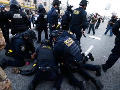 Arrestan a más de 70 personas durante la manifestación “No Kings” en Los Ángeles