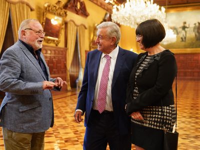 El filósofo español Fernando Savater visita a AMLO en Palacio Nacional