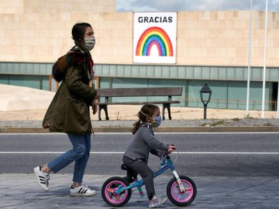 Los menores de 12 años podrán salir con sus padres